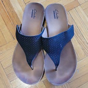 Clarks Collection Womens Perforated Thong Sandals Size 9